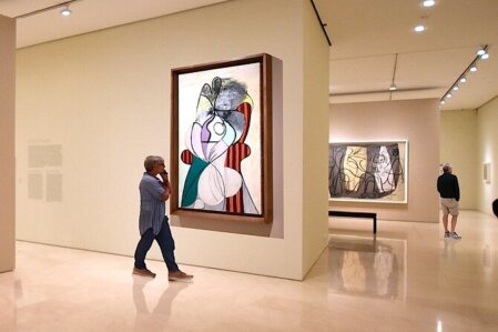 Mostra personale di pittura allestita in una sala espositiva
