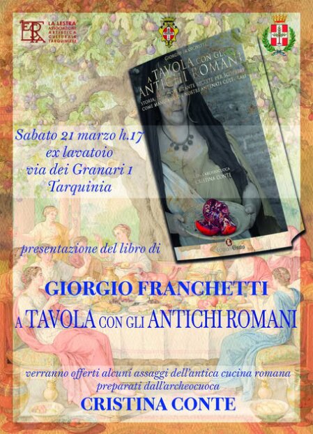 Autore che presenta un libro di fronte a un piccolo pubblico
