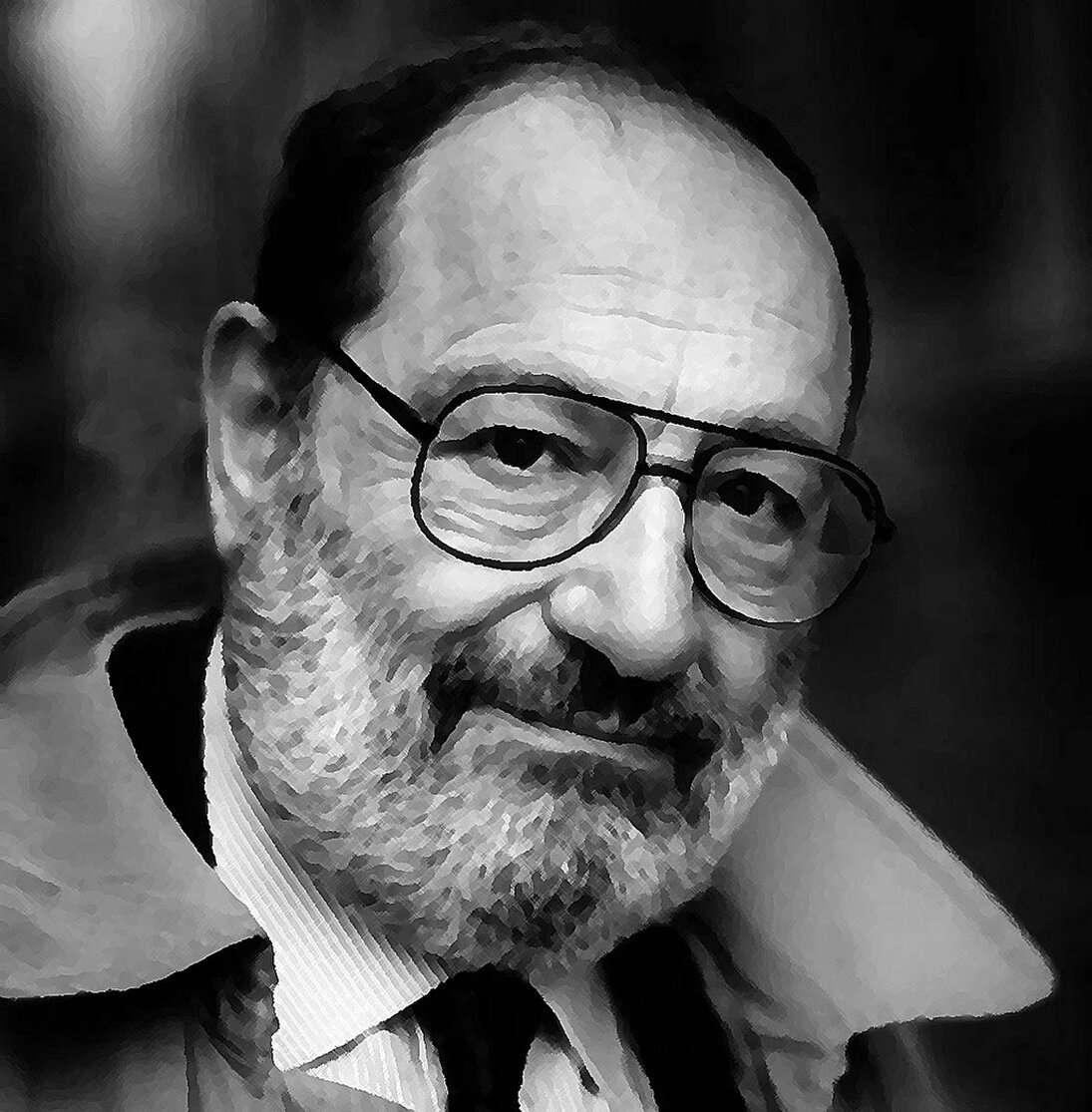 Scrittore al tavolo circondato da libri e manoscritti
