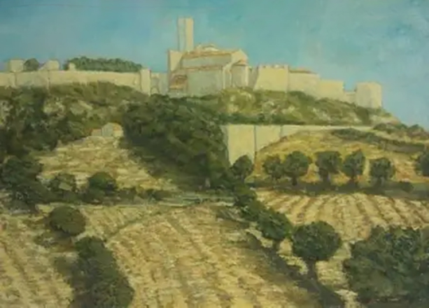 Quadri di paesaggio appesi alle pareti in una mostra collettiva